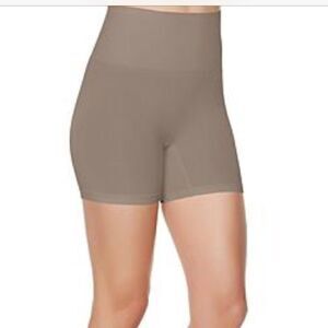Yummie shaping short nude sz new, no tags
